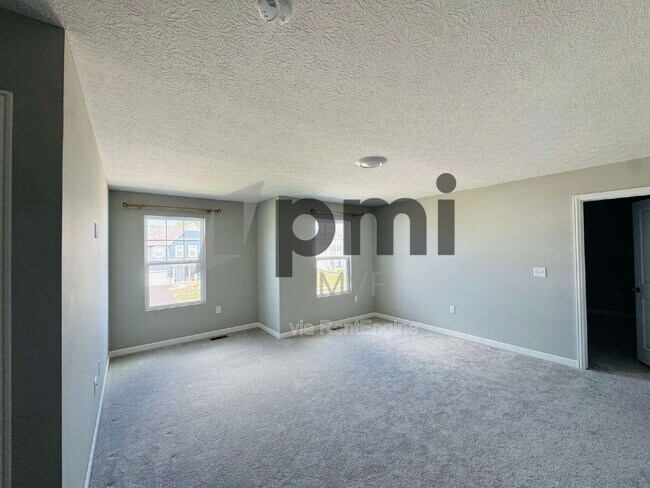 Building Photo - 5749 Shadowfair Ln