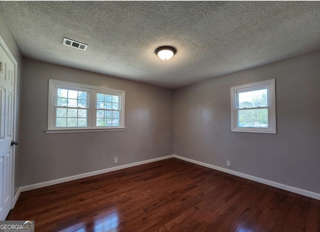 Building Photo - 2602 Lake Harbin Rd