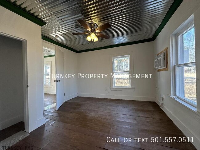 Building Photo - Cozy Home in White Hall