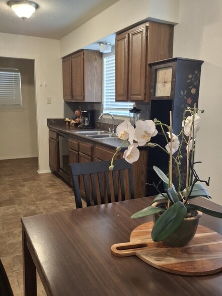 Building Photo - 1409 Paseo del Oro