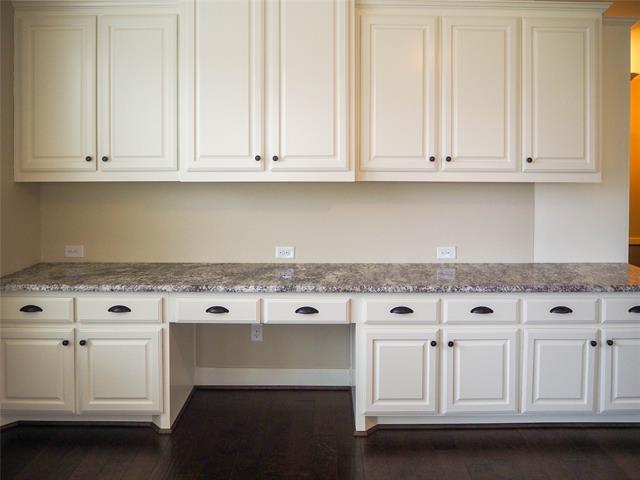 Building Photo - 400 Sunflower Ave