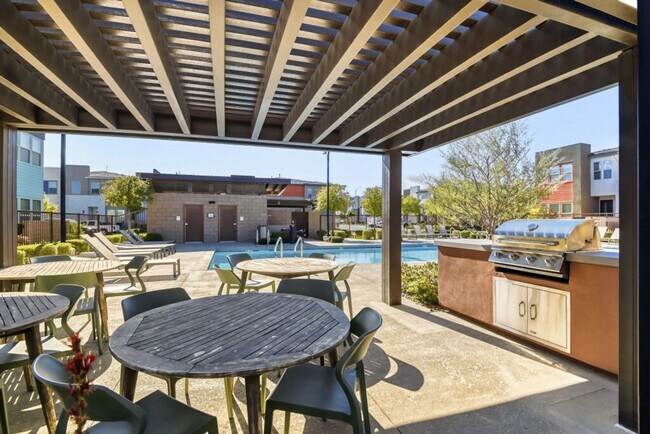 Building Photo - Stylish 2-Bedroom Townhome in Southwest Las Vegas