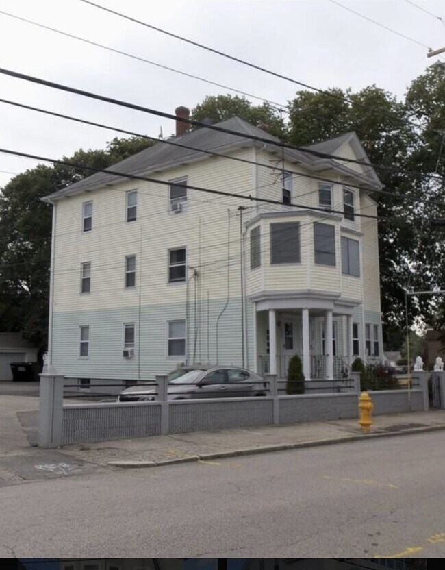 Primary Photo - 993 - 995 York Ave