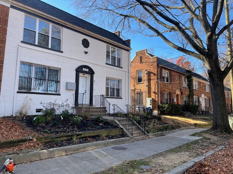 Primary Photo - 313 Parkland Pl SE