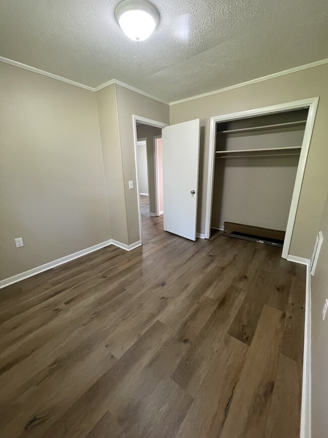 Building Photo - 204-206-206 Nita Dr