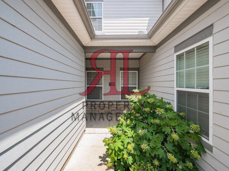 Building Photo - 719 Wintergreen Wy