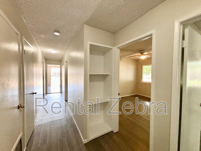Building Photo - 3047 Bedford Dr