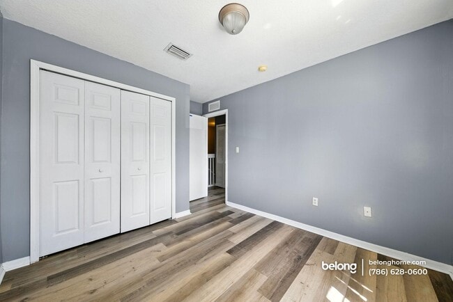 Building Photo - 2915 SE 15th Terrace