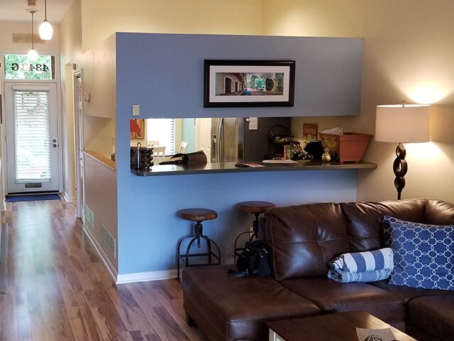 Kitchen & living - 4343 Laclede Ave