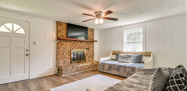 Building Photo - 611 Austin Dr