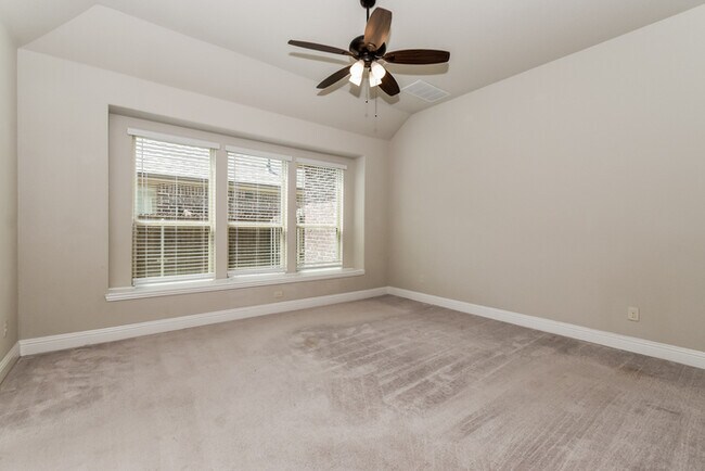 Building Photo - 924 Honey Locust Dr