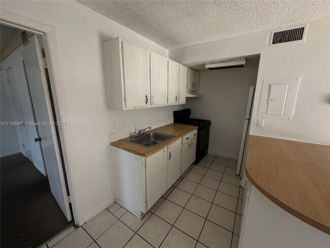 Building Photo - 2078 NW 43 Terrace
