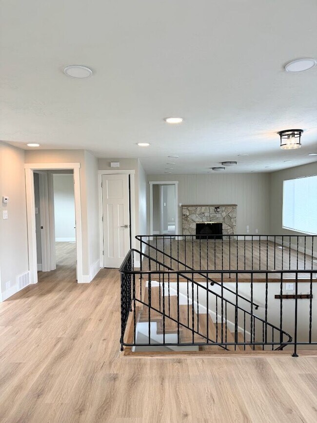 Building Photo - Beautiful remodeled home in Orem!