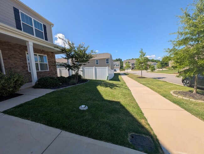 Building Photo - Spacious 2 story, 5 bedroom, 3 bath Home located in Secrest Commons Community!