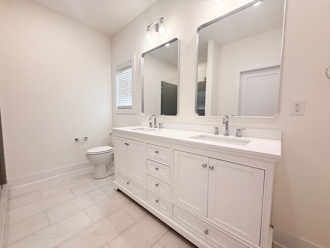 Building Photo - 3-Bedroom Home Steps from Resort-Style Pool with Jack-and-Jill Bath