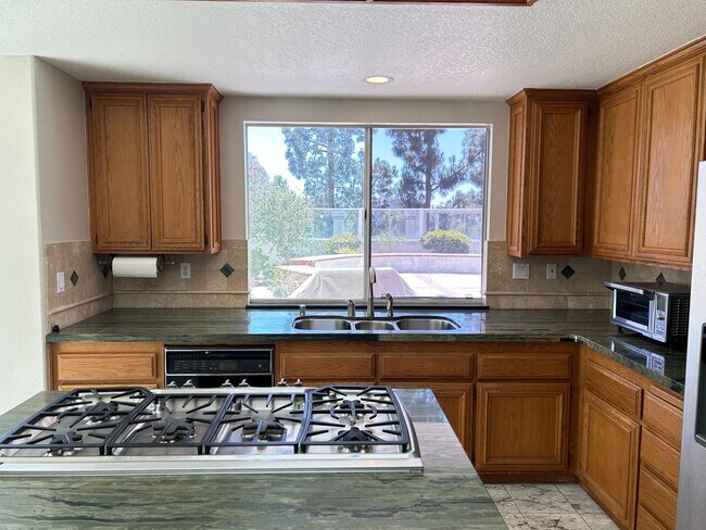 Building Photo - 8132 E Hillsdale Dr
