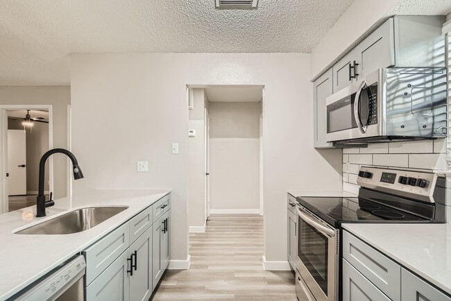 B2 Renovated - 2 Bed 2 Bath - Rise at Highland Meadows