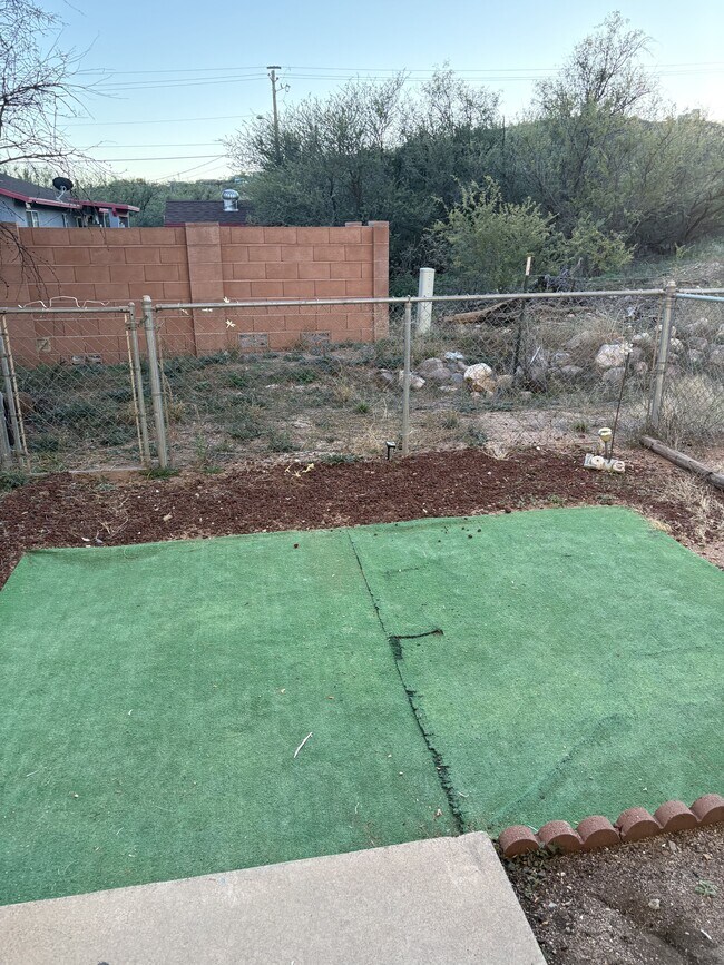 Building Photo - 433 Avenida Garza