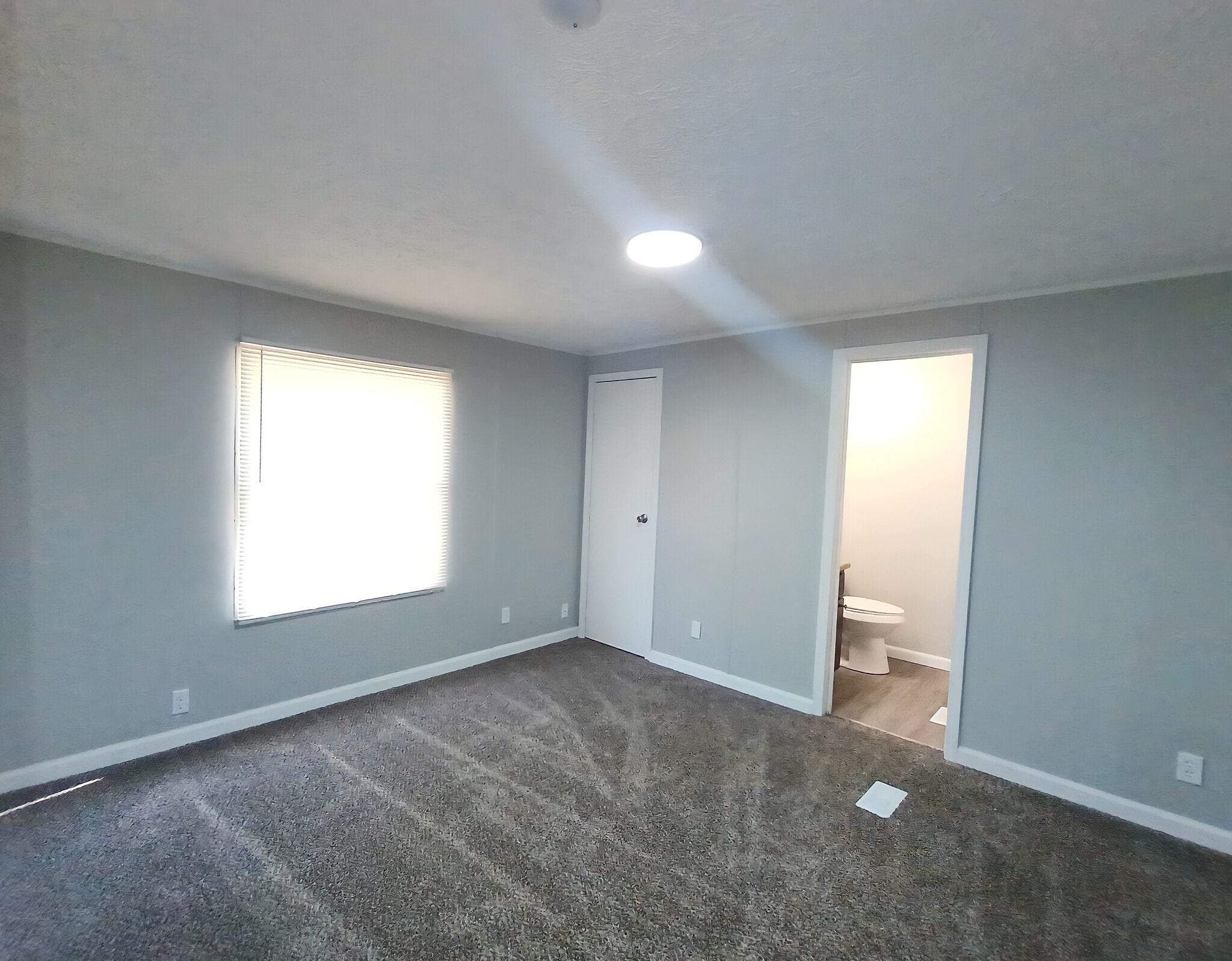 Building Photo - 88 Deerwood Park