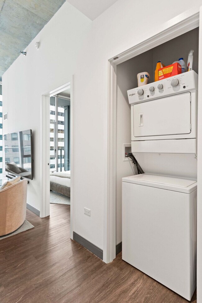 Building Photo - 60 E Randolph St