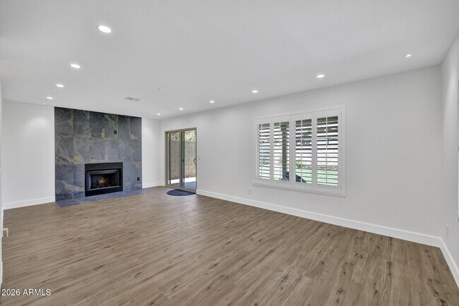 Building Photo - 4760 W Wahalla Ln