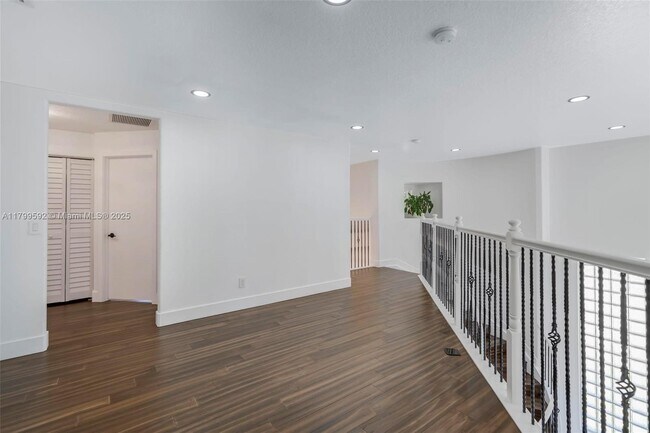 Building Photo - 5050 Greenwich Preserve Ct