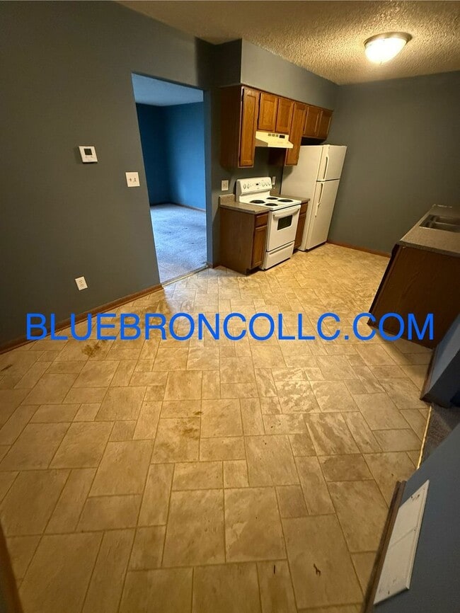 Building Photo - Spacious 1-Bedroom Apartment in Blue Sprin...