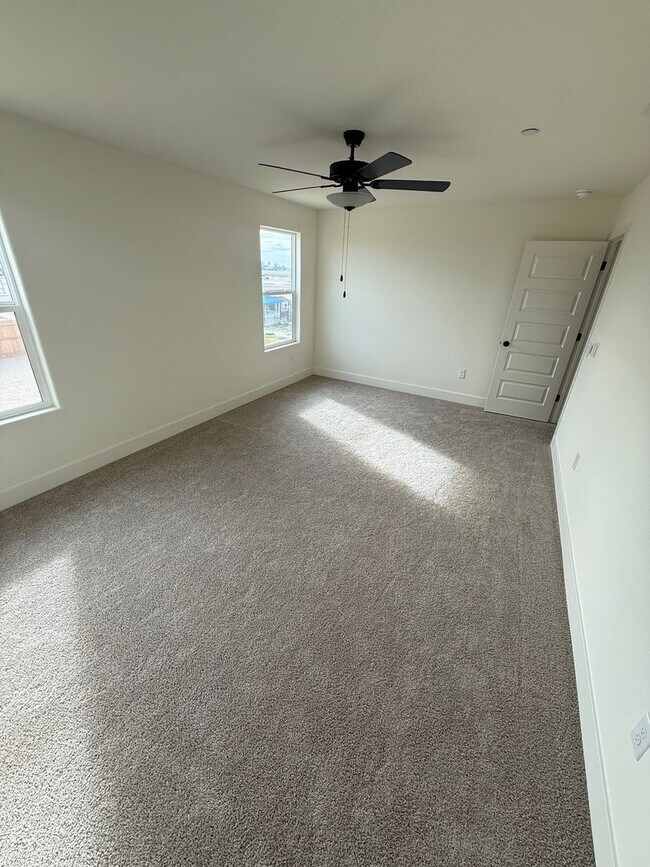 Building Photo - Stunning New-Construction two-story home 5bed 3bath