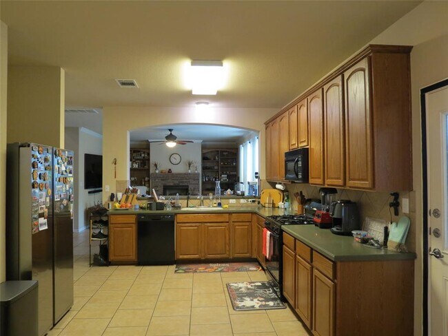 Building Photo - 402 Las Colinas Dr