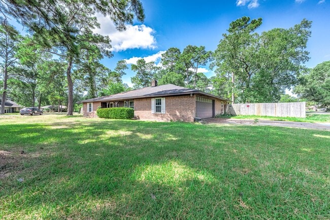 Building Photo - 5813 Russell Ln