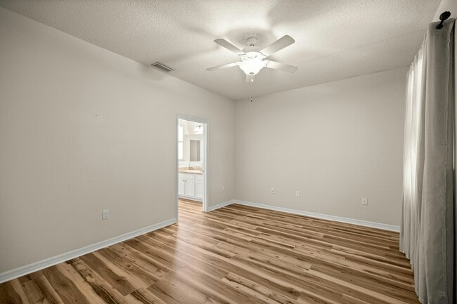 Building Photo - 3008 NE 24th Pl