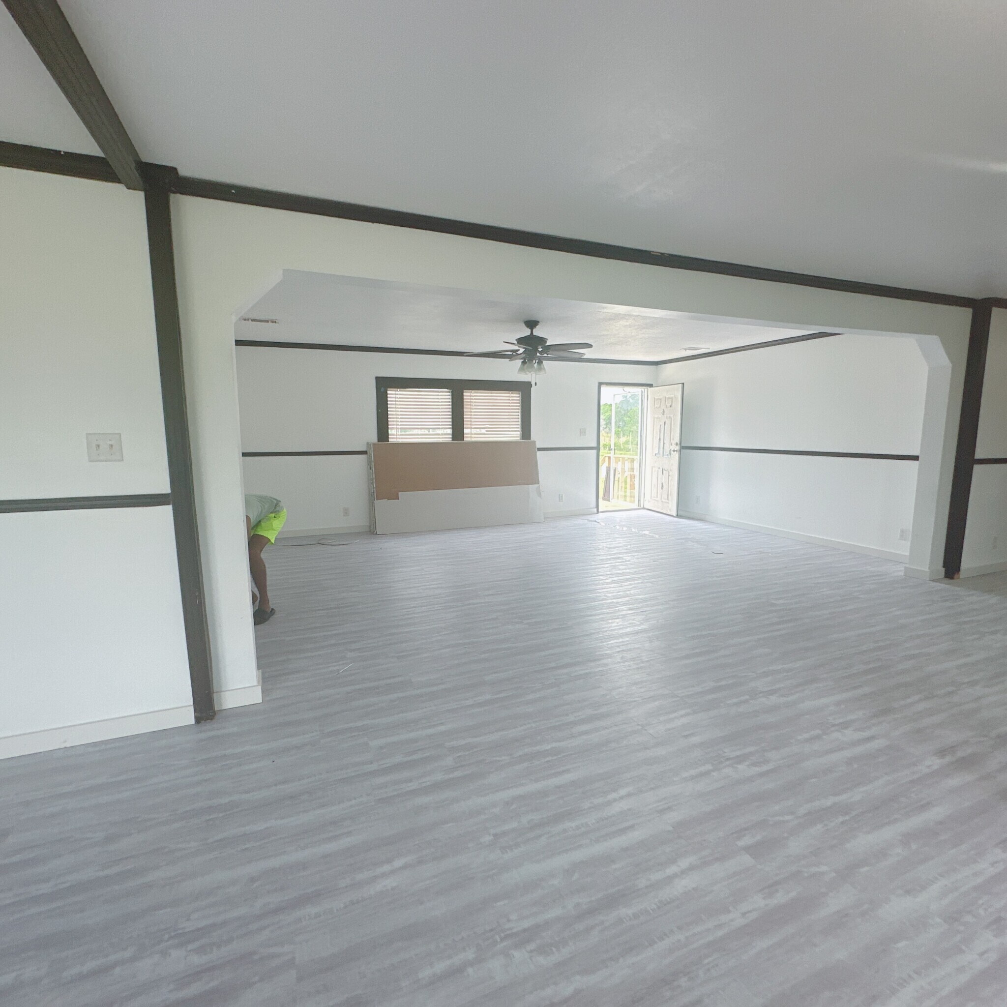 Living room and entrance - 2436 Bay Lake Loop