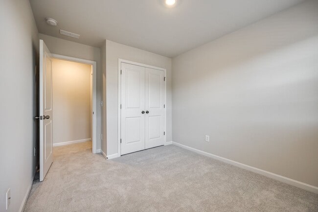 Building Photo - Beautiful 3-bedroom, 3.5 bath townhome in ...