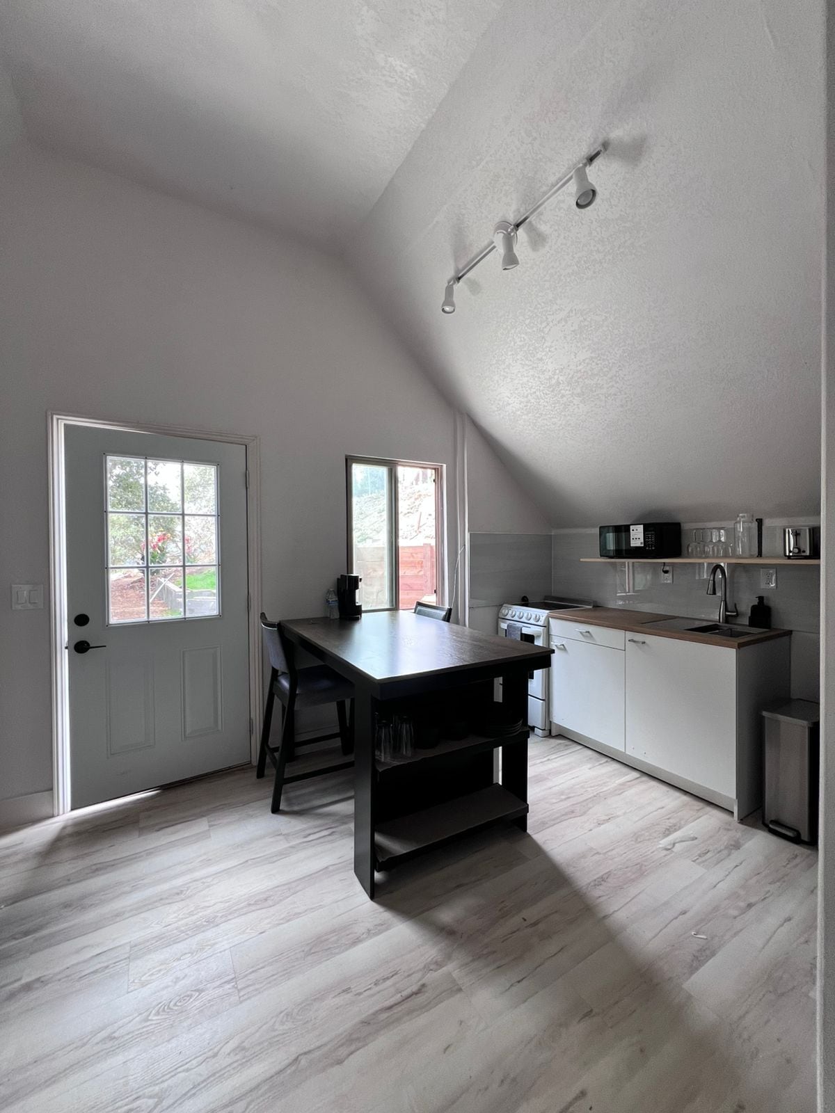 Building Photo - 496 Carr Ave