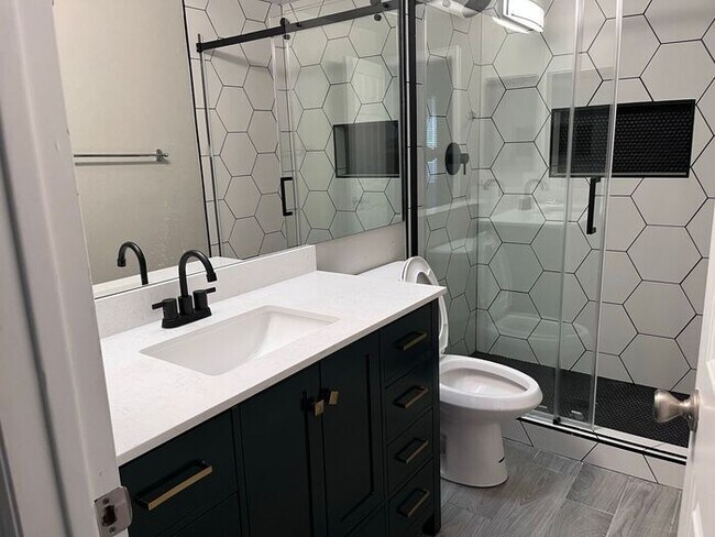 Building Photo - MOVE IN SPECIALS!! Lovely 3BD-2BA Gilbert ...