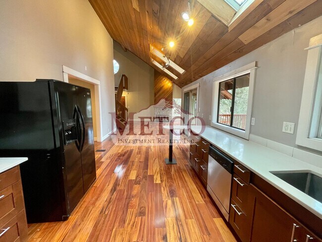 Building Photo - 24401