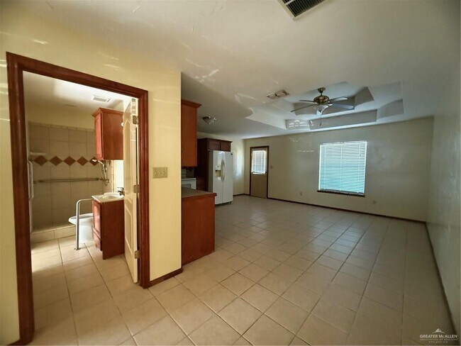 Building Photo - 18 Circle Dr