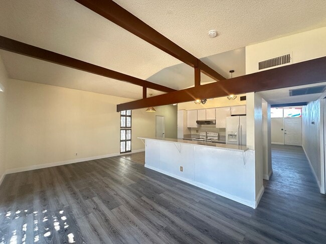 Building Photo - Washington & Jones