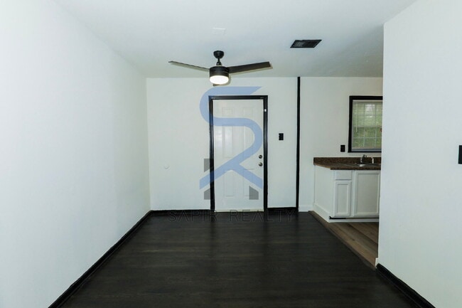 Building Photo - Move-In Ready All-Electric 3BR in Desirable Carroll Heights