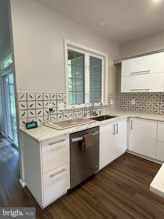 Building Photo - 8474 Pamela Way