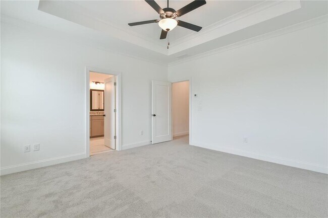 Building Photo - 5665 New Northside Dr