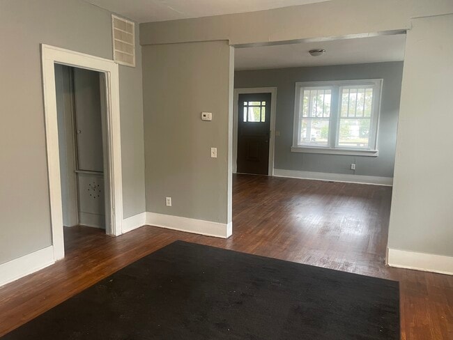 Building Photo - 223 S Phoenix Ave