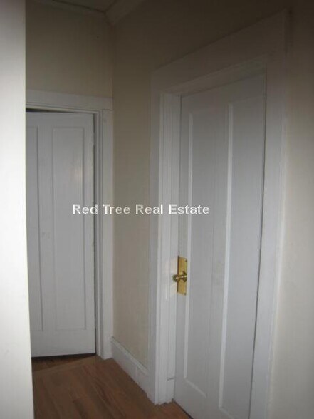 Building Photo - 56 Egmont St