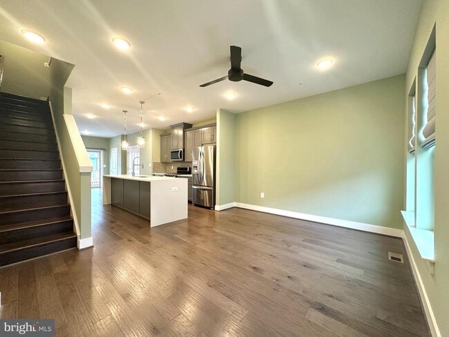 Building Photo - 1009 Rockwell Ave