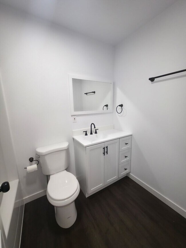 Building Photo - E. 38th Avenue Duplex&#39;s