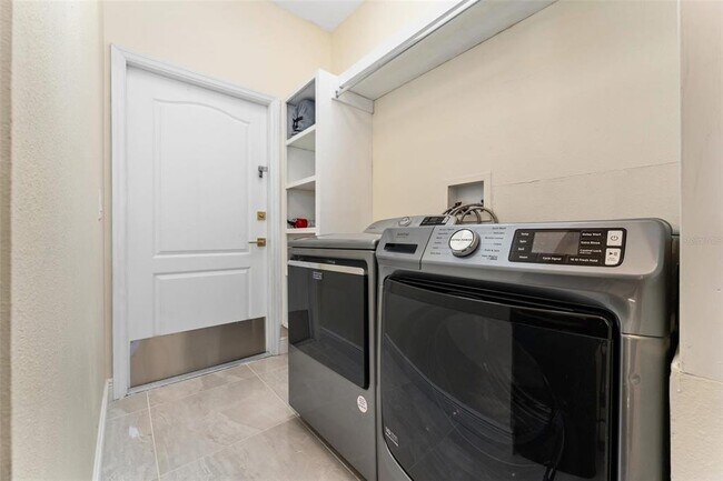 Building Photo - 2832 Rodeo Dr