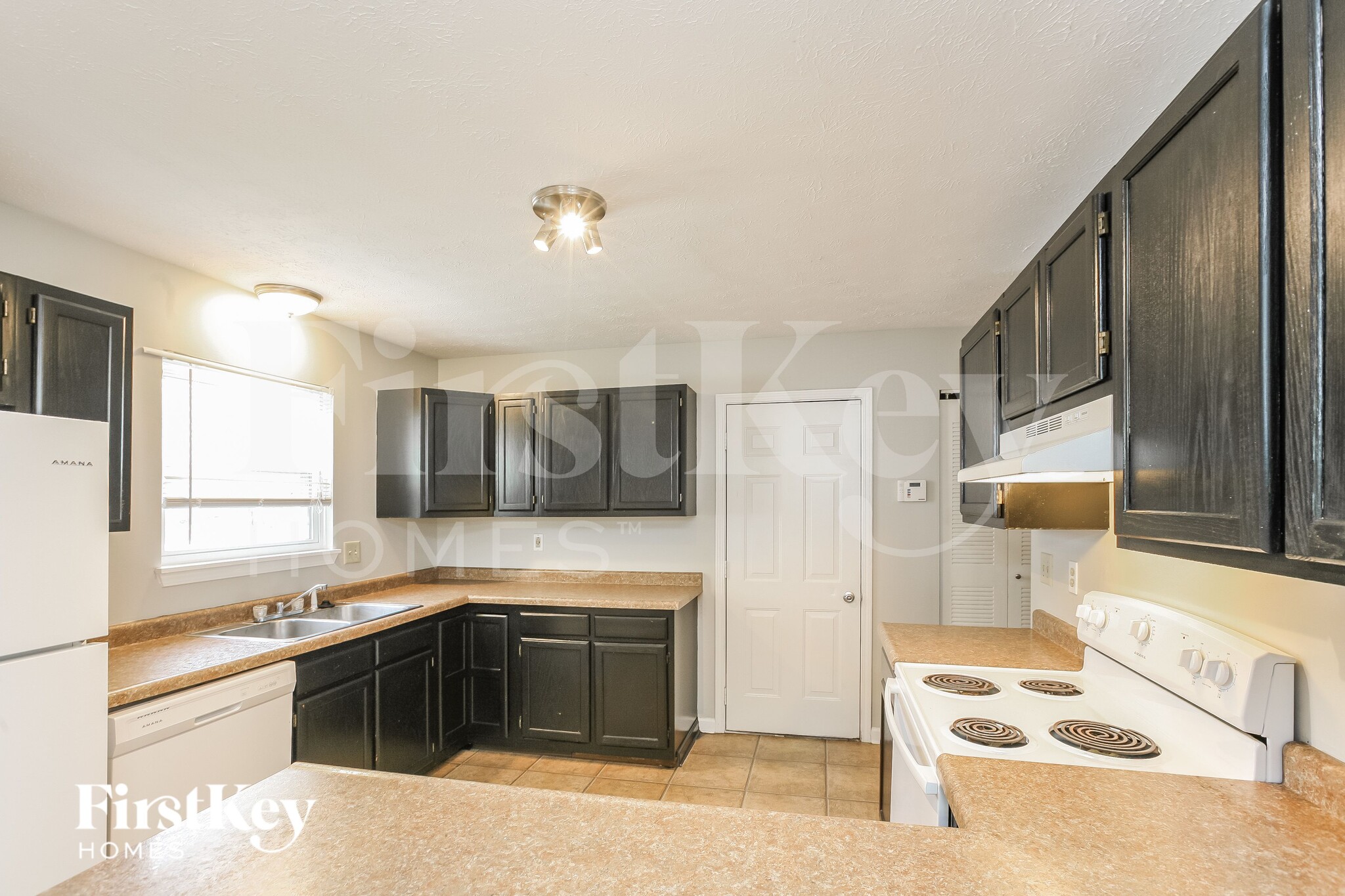 Building Photo - 8522 Summertree Ln