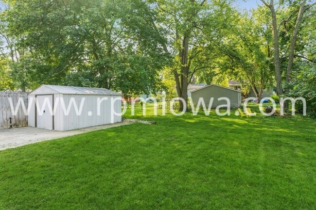 Building Photo - COZY RANCH!! 2 Bedroom, 1 Bathroom Home in Des Moines