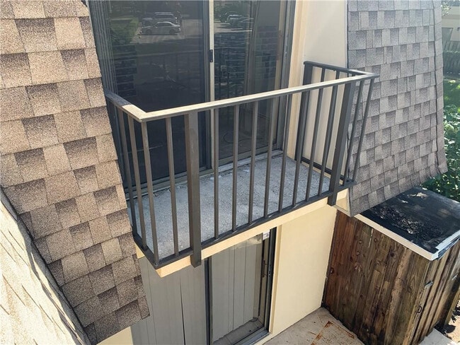 Building Photo - 2942 SW 22nd Cir