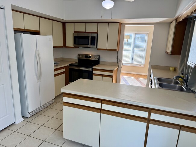 Building Photo - 909 Suffolk Ct